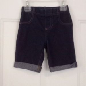 Girls denim look shorts. Made of cotton, polyester, and spandex. Size 5